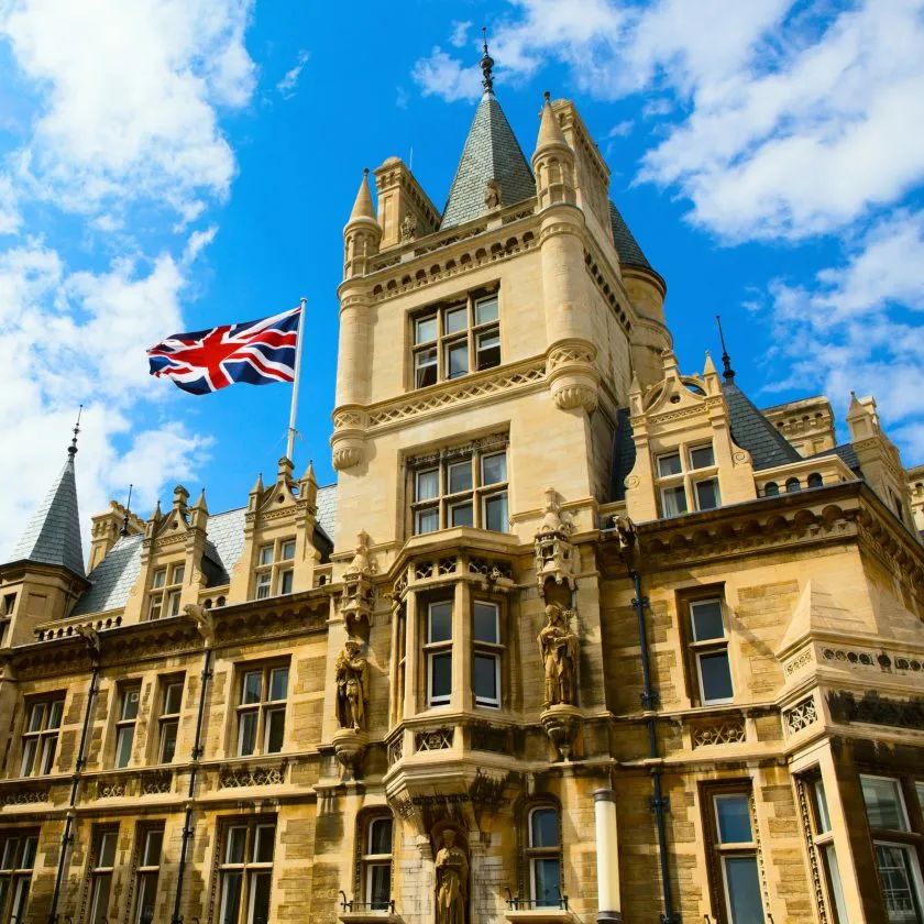外事邦海外留学平台：去英国留学要提前准备些什么？
