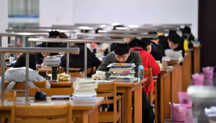 外事邦,海外留学平台,国内考研缩招,研究生考试