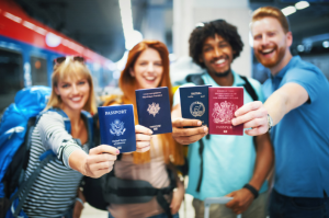 一个家庭拥有多本护照，就拥有选择“身份”的自由！